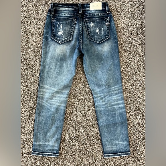 Miss Me cropped skinny ankle capris. New without tags. Size 26. - Picture 2 of 3